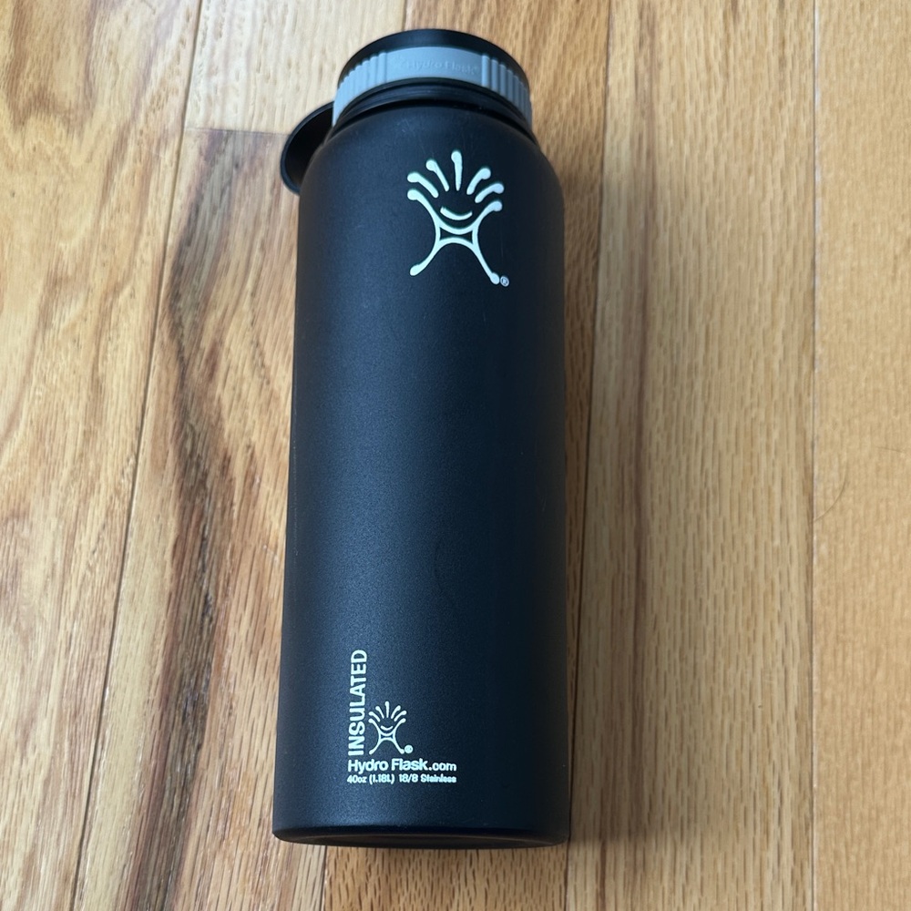 Hydro Flask Matte Black Stainless Steel Water Bottle